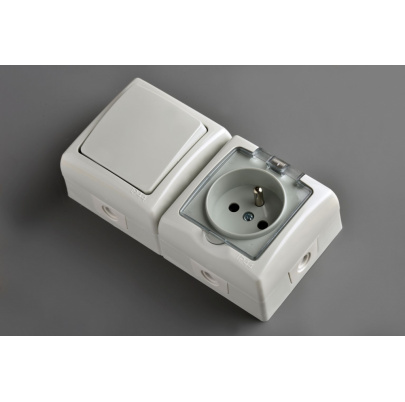  1x Domová zásuvka + 1x Prepínač R6 